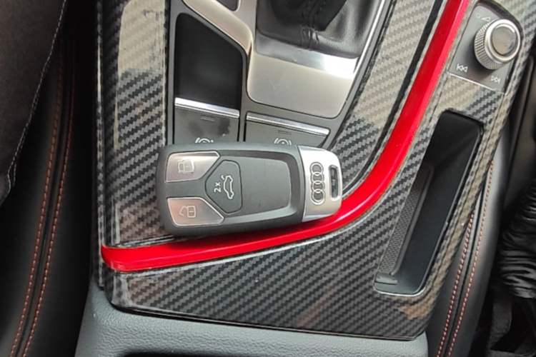 Used Audi A4L 2019 40 TFSI Fashion Edition China VI Emission Standard Vehicle Key