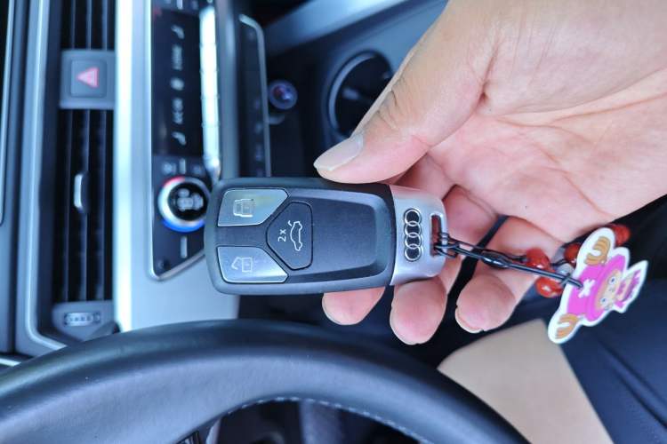 Used Audi A4L 2019 40 TFSI Fashion Version China V Vehicle Key