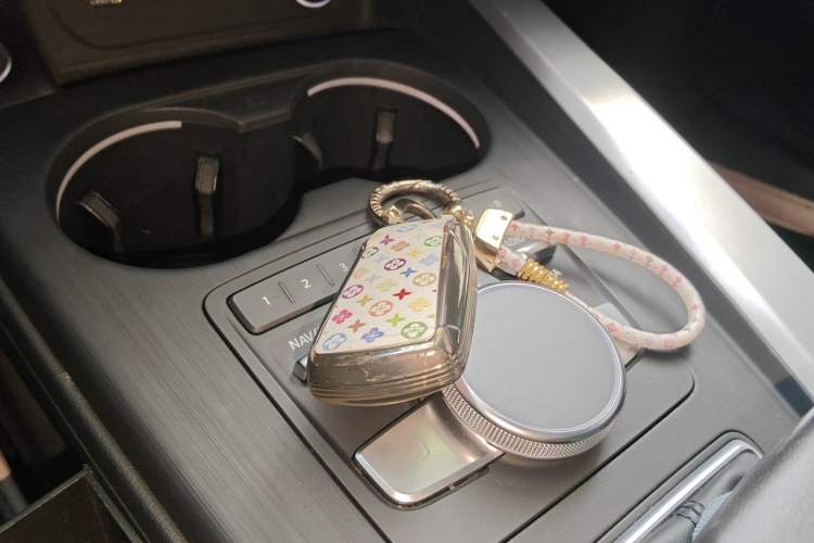 Used Audi A4L 2019 40 TFSI Fashion Edition China VI Emission Standard Vehicle Key