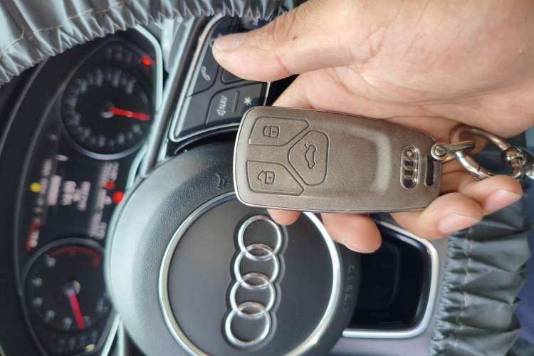 Used Audi A4L 2019 45 TFSI quattro Individual Sport Edition China VI Vehicle Key