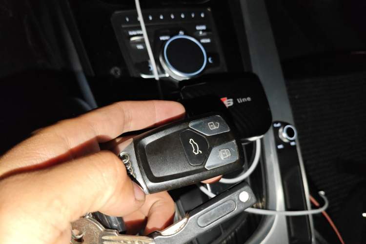 Used Audi A4L 2019 40 TFSI Fashion Edition China VI Emission Standard Vehicle Key