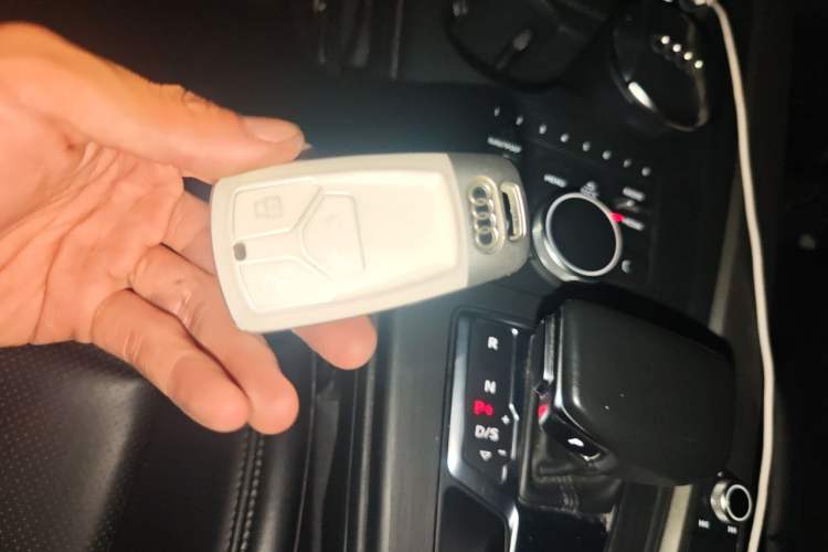 Used Audi A4L 2019 40 TFSI Ambition China VI Vehicle Key