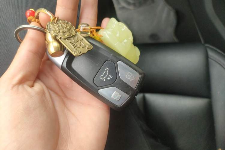 Used Audi A4L 2019 40 TFSI Ambition China VI Vehicle Key