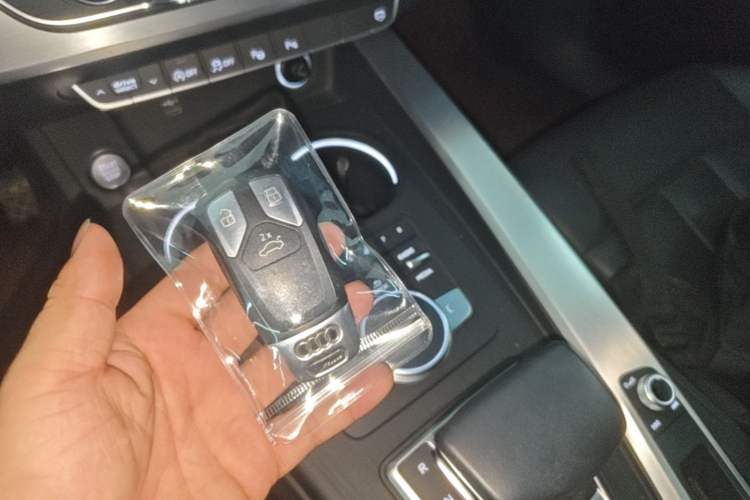 Used Audi A4L 2019 40 TFSI Fashion Edition China VI Emission Standard Vehicle Key