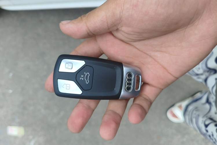 Used Audi A4L 2019 40 TFSI Fashion Edition China VI Emission Standard Vehicle Key