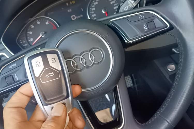 Used Audi A4L 2019 40 TFSI Ambition China VI Vehicle Key