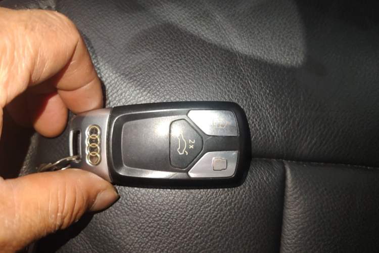 Used Audi A4L 2019 40 TFSI Fashion Edition China VI Emission Standard Vehicle Key