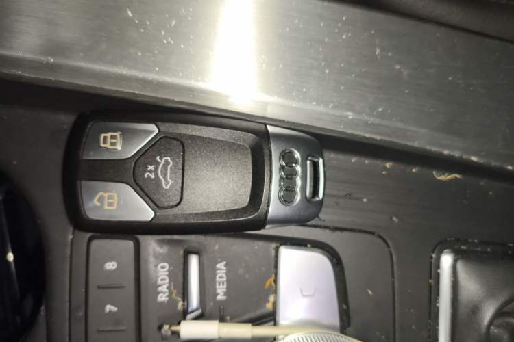 Used Audi A4L 2019 40 TFSI Sporty Version China VI Vehicle Key