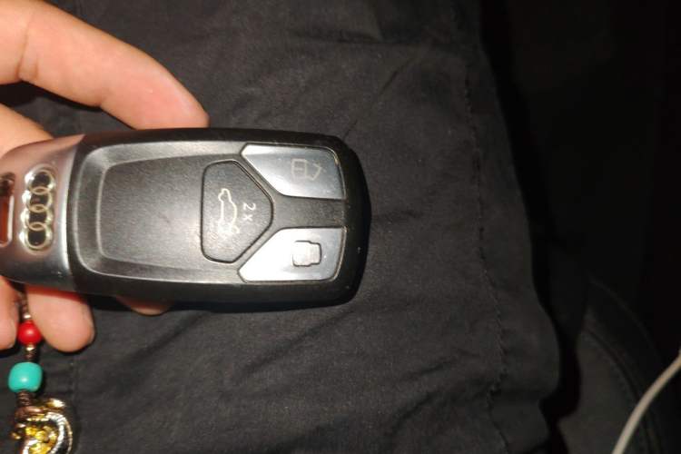Used Audi A4L 2019 40 TFSI Fashion Edition China VI Emission Standard Vehicle Key