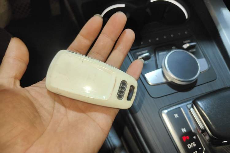 Used Audi A4L 2019 40 TFSI Fashion Edition China VI Emission Standard Vehicle Key