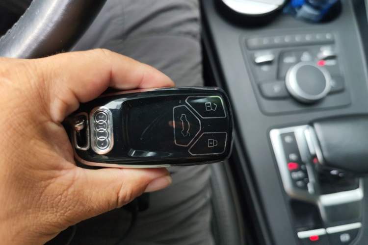 Used Audi A4L 2019 40 TFSI Ambition China VI Vehicle Key
