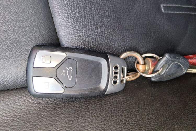 Used Audi A4L 2019 40 TFSI Fashion Edition China VI Emission Standard Vehicle Key