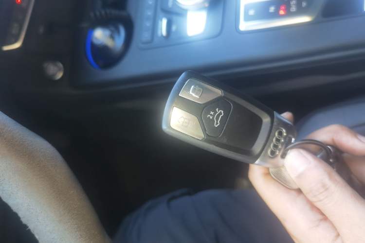 Used Audi A4L 2019 40 TFSI Fashion Edition China VI Emission Standard Vehicle Key