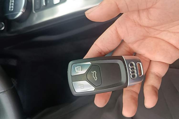Used Audi A4L 2019 40 TFSI Fashion Edition China VI Emission Standard Vehicle Key