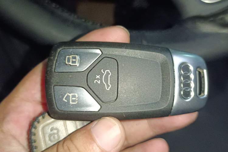 Used Audi A4L 2019 40 TFSI Ambition China VI Vehicle Key