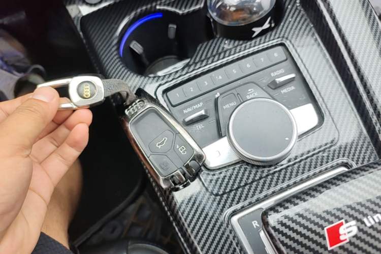 Used Audi A4L 2019 40 TFSI Fashion Edition China VI Emission Standard Vehicle Key