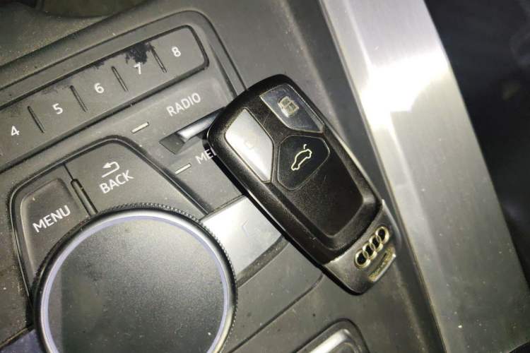 Used Audi A4L 2019 40 TFSI Fashion Version China V Vehicle Key