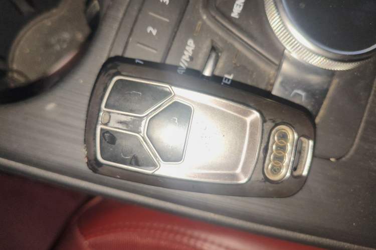 Used Audi A4L 2019 40 TFSI Fashion Edition China VI Emission Standard Vehicle Key
