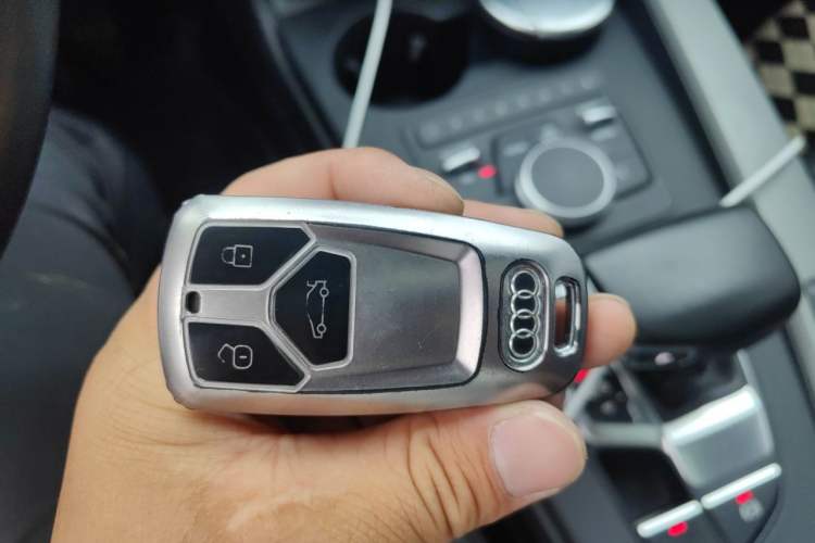 Used Audi A4L 2019 40 TFSI Ambition China VI Vehicle Key