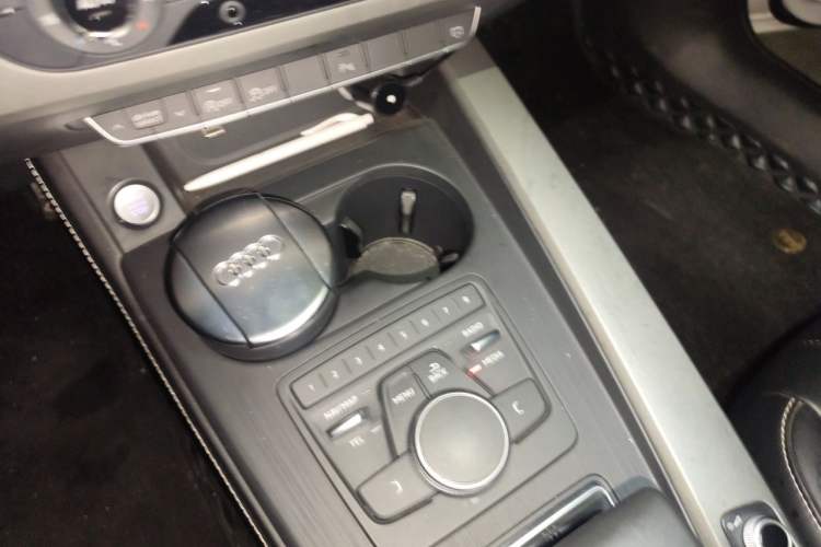 Used Audi A4L 2019 40 TFSI Ambition China VI Vehicle Key