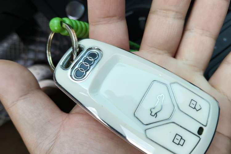 Used Audi A4L 2019 40 TFSI Fashion Edition China VI Emission Standard Vehicle Key