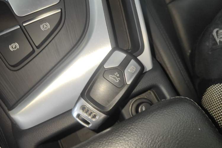 Used Audi A4L 2019 40 TFSI Fashion Edition China VI Emission Standard Vehicle Key