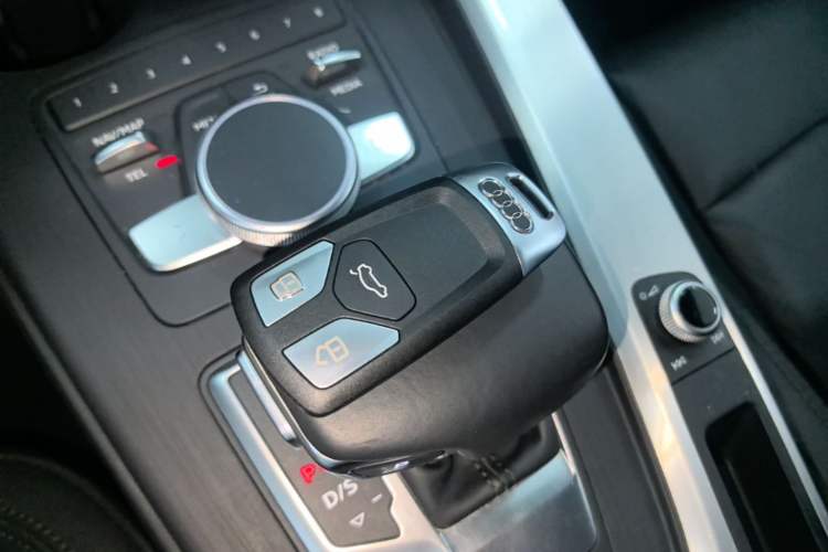 Used Audi A4L 2019 40 TFSI Fashion Version China V Vehicle Key