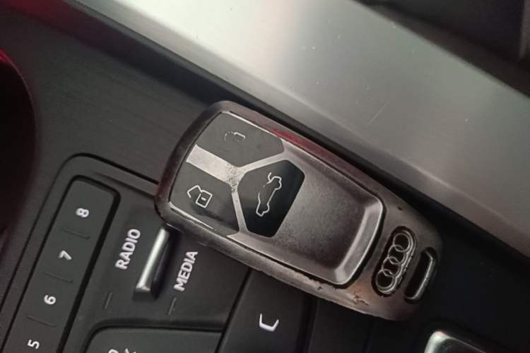 Used Audi A4L 2019 40 TFSI Ambition China VI Vehicle Key