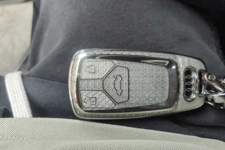 Used Audi A4L 2019 40 TFSI Ambition China VI Vehicle Key