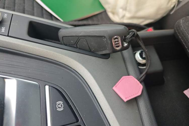 Used Audi A4L 2019 40 TFSI Ambition China VI Vehicle Key