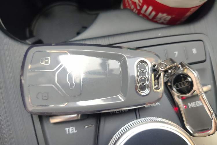 Used Audi A4L 2019 40 TFSI Fashion Edition China VI Emission Standard Vehicle Key