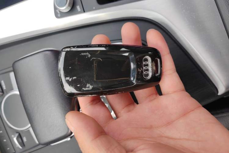 Used Audi A4L 2019 40 TFSI Fashion Edition China VI Emission Standard Vehicle Key