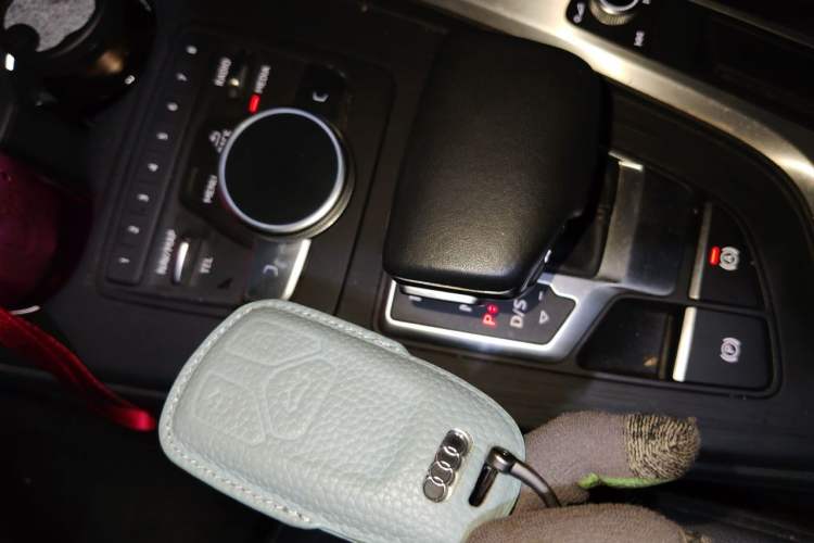 Used Audi A4L 2019 40 TFSI Fashion Edition China VI Emission Standard Vehicle Key
