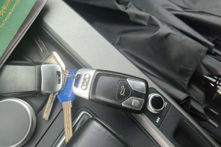 Used Audi A4L 2019 40 TFSI Ambition China VI Vehicle Key