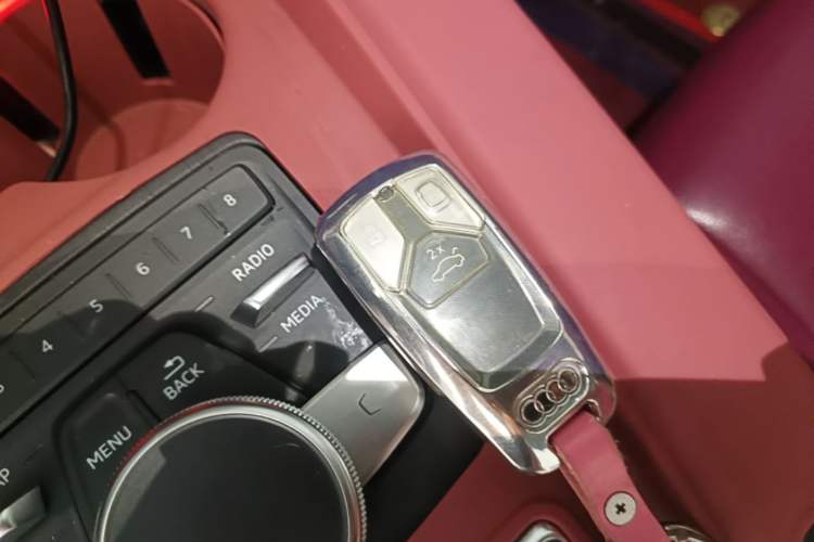 Used Audi A4L 2019 40 TFSI Ambition China VI Vehicle Key