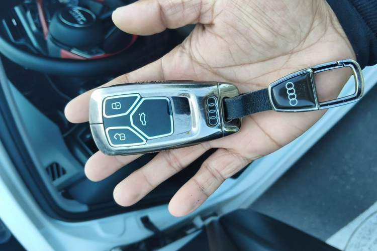 Used Audi A4L 2019 40 TFSI Ambition China VI Vehicle Key