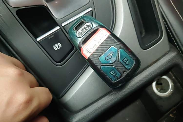 Used Audi A4L 2019 40 TFSI Ambition China VI Vehicle Key