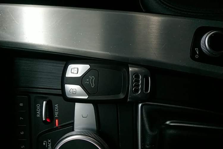 Used Audi A4L 2019 40 TFSI Fashion Edition China VI Emission Standard Vehicle Key