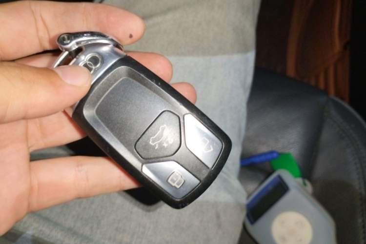 Used Audi A4L 2019 40 TFSI Fashion Edition China VI Emission Standard Vehicle Key