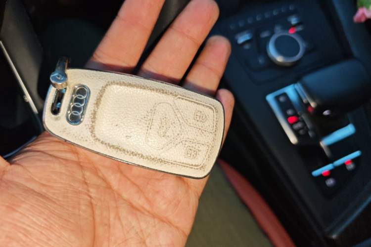 Used Audi A4L 2019 40 TFSI Ambition China VI Vehicle Key