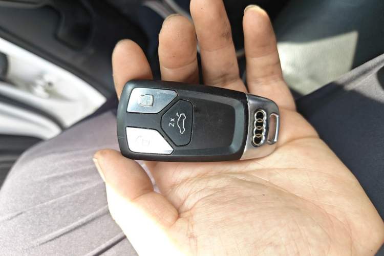 Used Audi A4L 2019 40 TFSI Fashion Edition China VI Emission Standard Vehicle Key