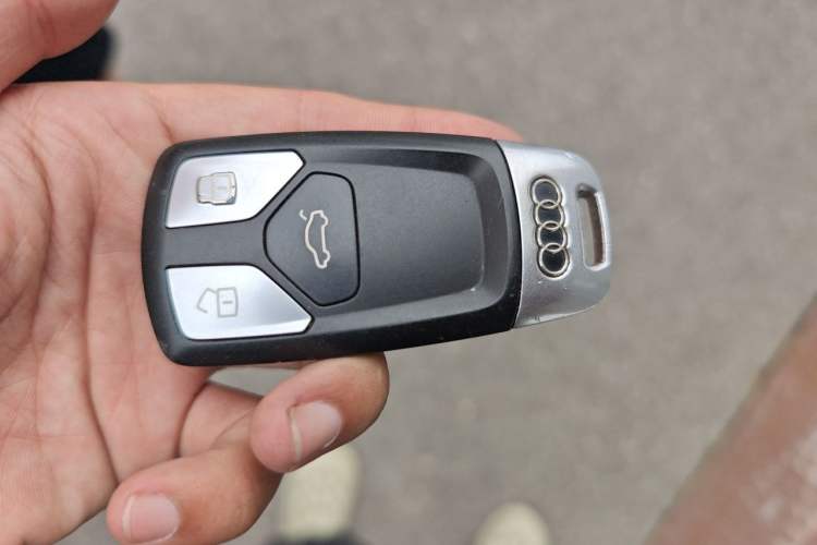 Used Audi A4L 2019 40 TFSI Fashion Edition China VI Emission Standard Vehicle Key