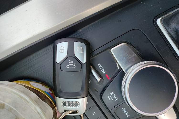 Used Audi A4L 2019 40 TFSI Fashion Version China V Vehicle Key