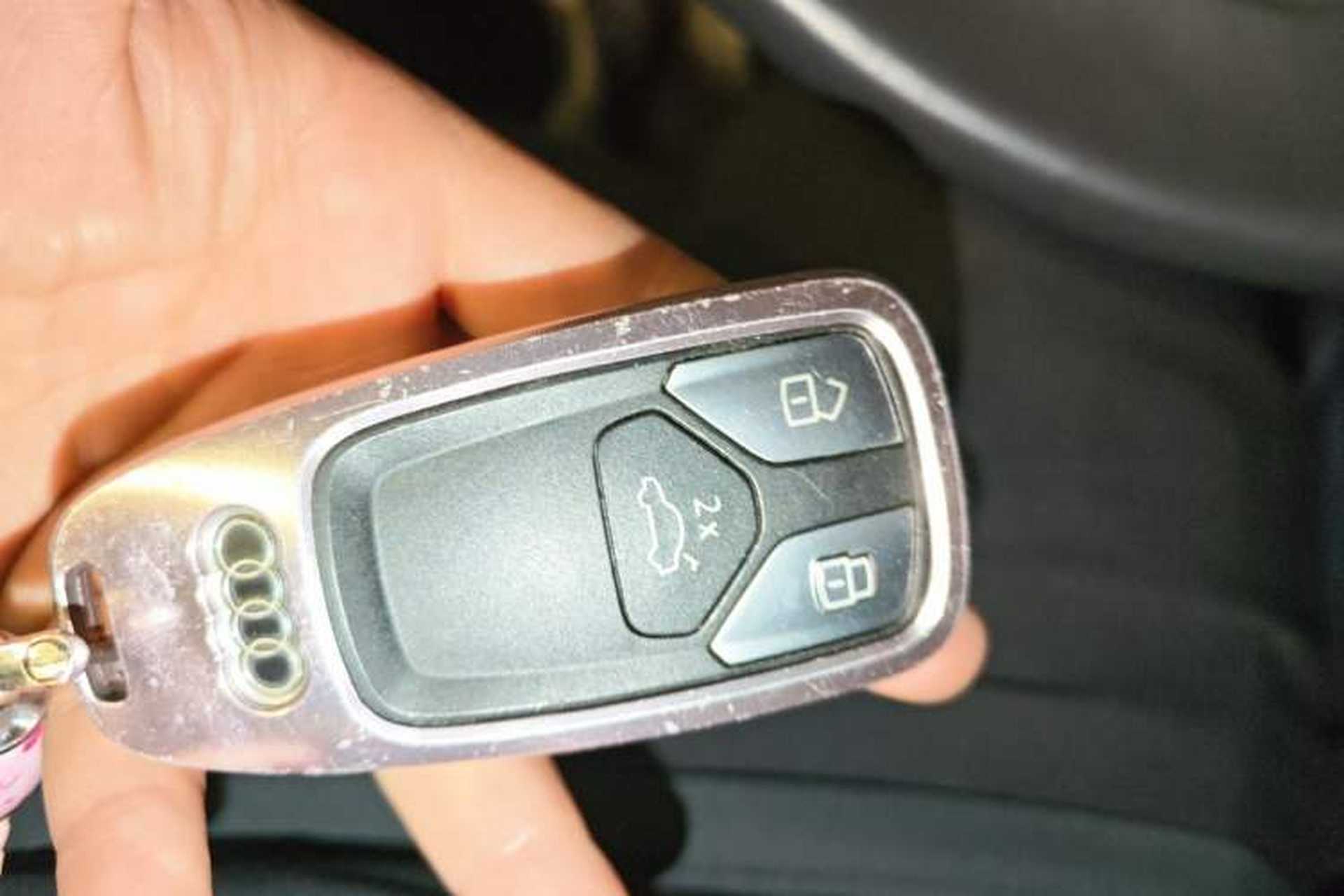 Used Audi A4L 2019 40 TFSI Fashion Edition China VI Emission Standard Vehicle Key