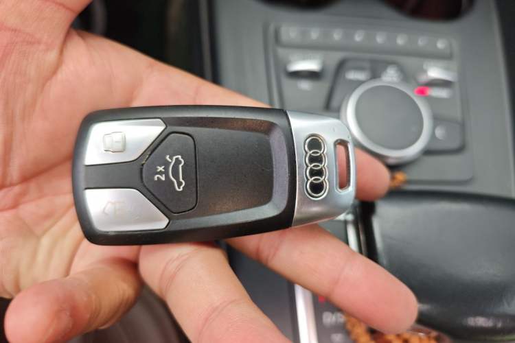 Used Audi A4L 2019 40 TFSI Ambition China VI Vehicle Key