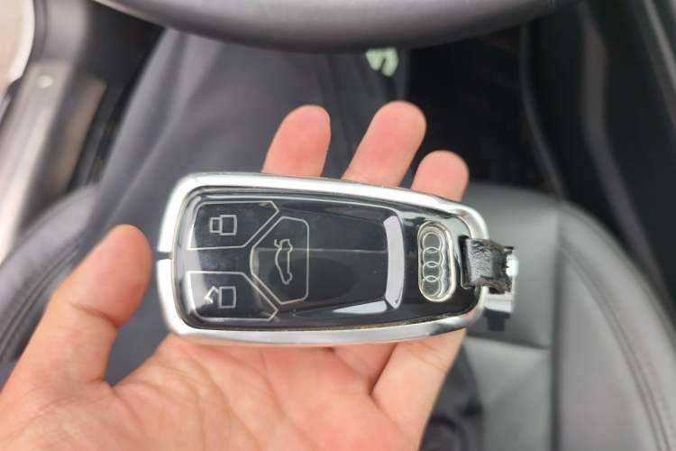 Used Audi A4L 2019 40 TFSI Ambition China VI Vehicle Key