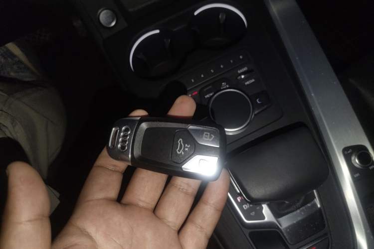 Used Audi A4L 2019 40 TFSI Fashion Edition China VI Emission Standard Vehicle Key