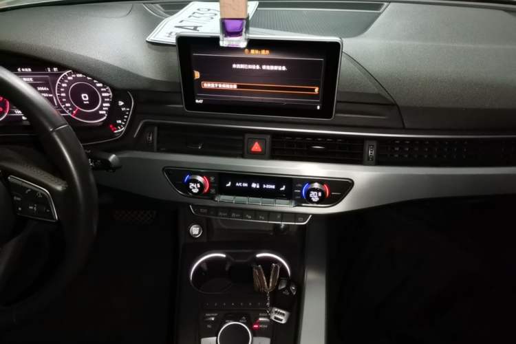 Used Audi A4L 2019 40 TFSI Fashion Version China V Audio And AC Panel