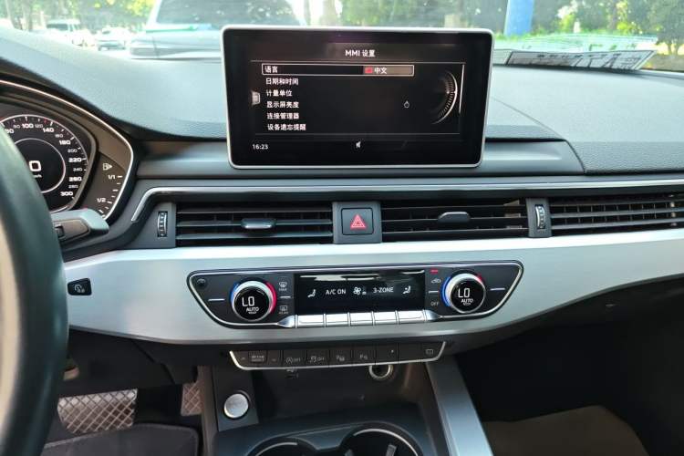 Used Audi A4L 2019 40 TFSI Fashion Version China V Audio And AC Panel