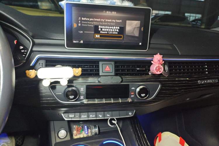 Used Audi A4L 2019 40 TFSI Fashion Edition China VI Emission Standard Audio And AC Panel